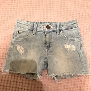 Cute light denim shorts!